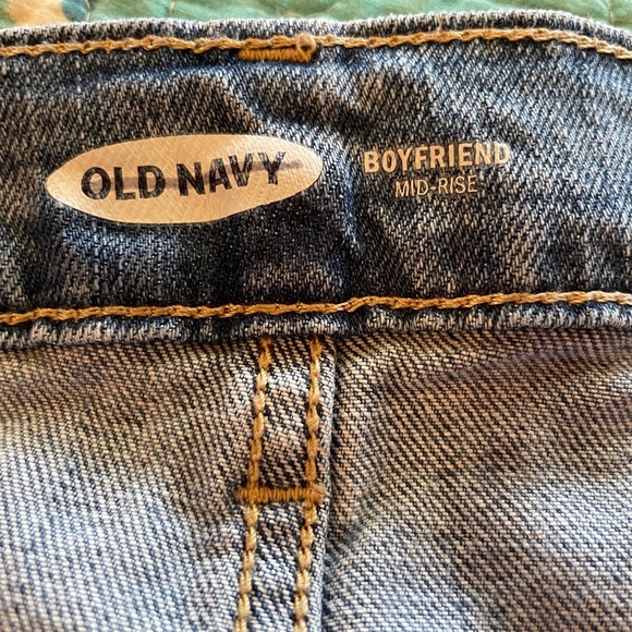 Old Navy Boyfriend Mid-Rise Ripped Jeans size 16 - Picture 3 of 9